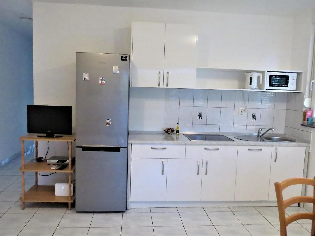 Pretty Apartment In Mandre With Barbecue