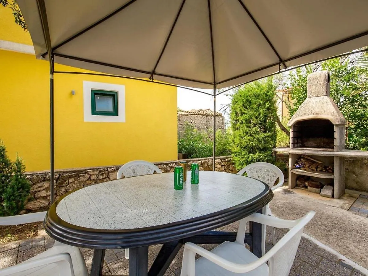 Pretty Apartment In Mandre With Barbecue
