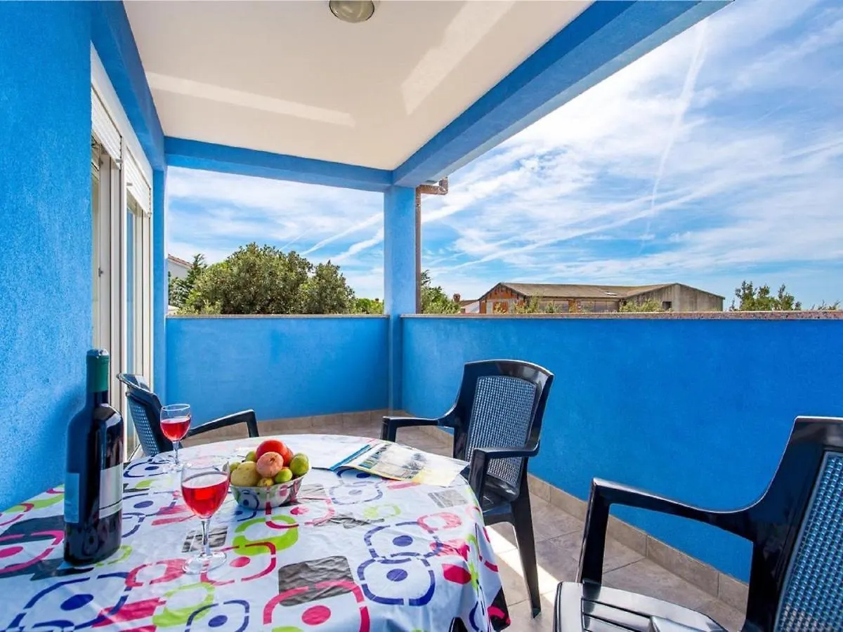 Pretty Apartment In Mandre With Barbecue 0*,